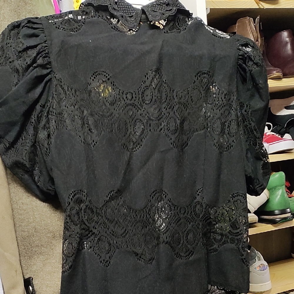 Elegant Black Lace Blouse with Puff Sleeves - Picture 7 of 7
